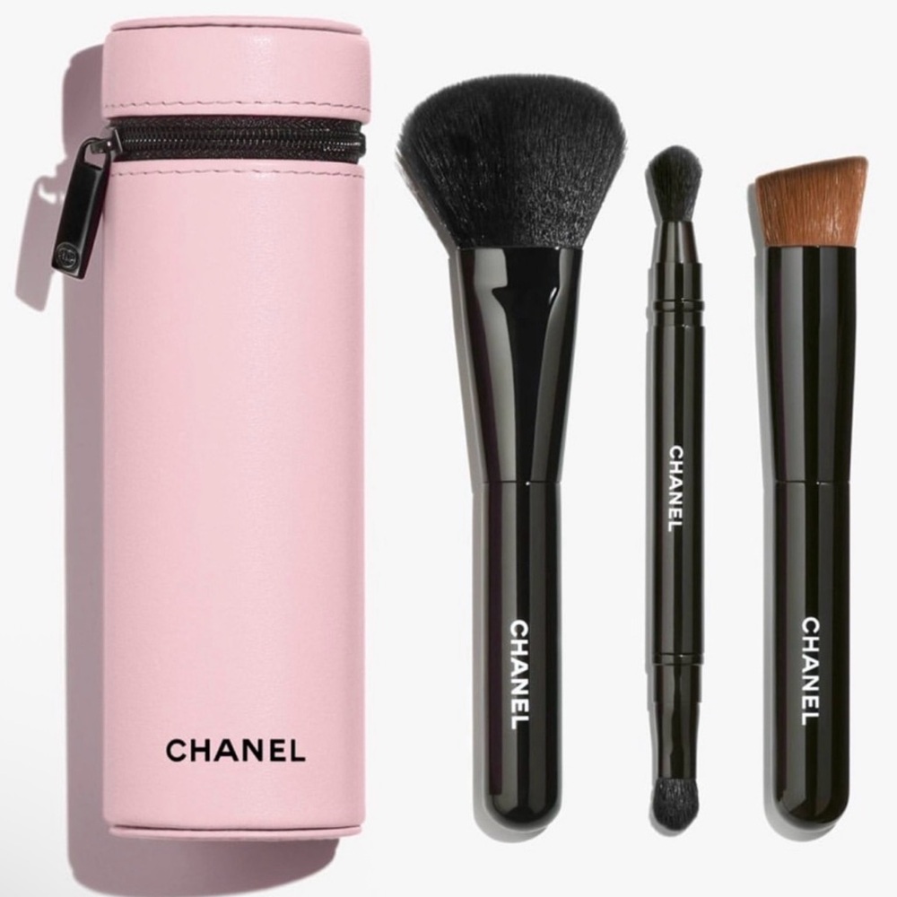 New CHANEL Pink brush case and 3 brushes set